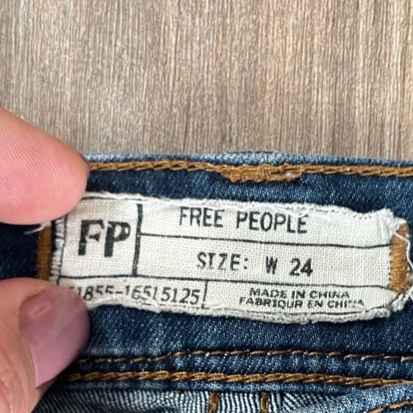 Free People Dark Rinse Skinny Jeans | 24 - Picture 7 of 8